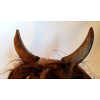 Afrikaans houten beeld van een man met hoorns